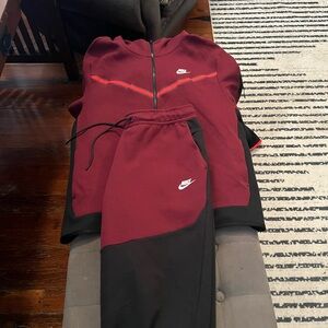 Nike Tech Fleece Maroon/Black